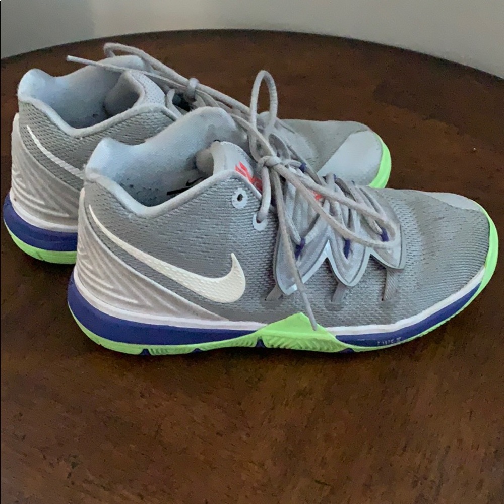 Nike Kyrie 5 Big Kids Shoe size 1